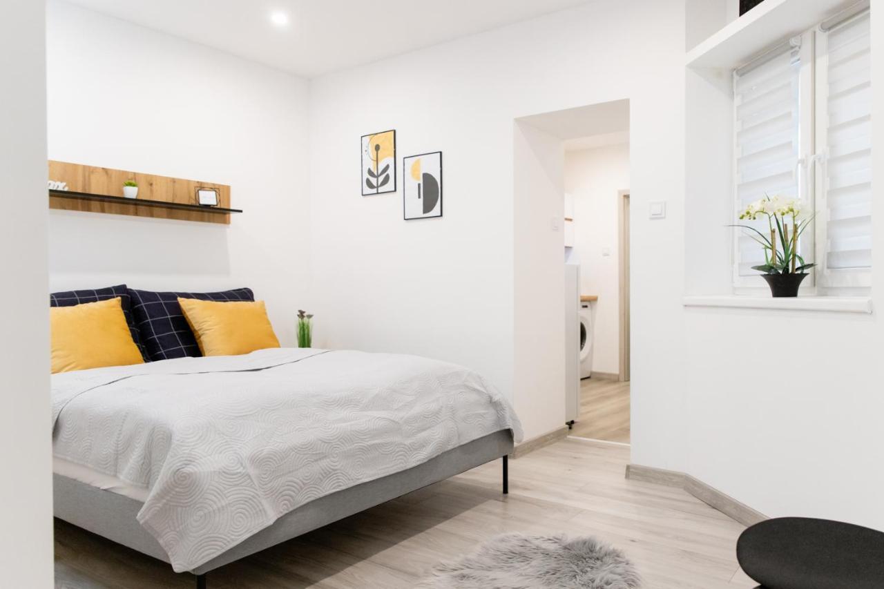 The Central Border Premium Apartment Sturovo Ngoại thất bức ảnh